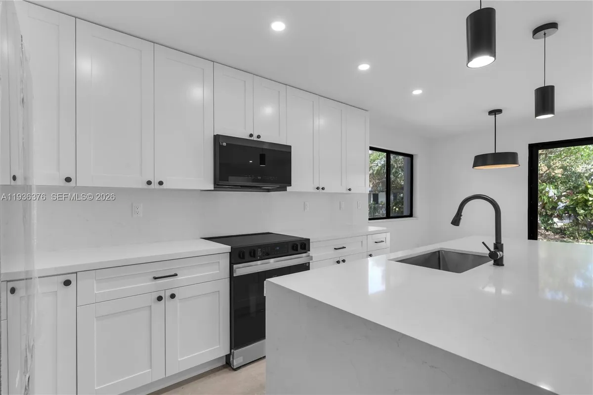 6421 SW 59th Ave, South Miami FL 33143