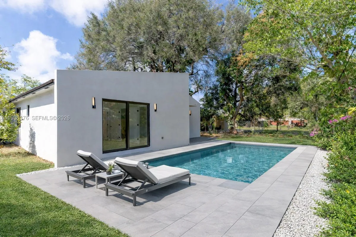 6421 SW 59th Ave, South Miami FL 33143