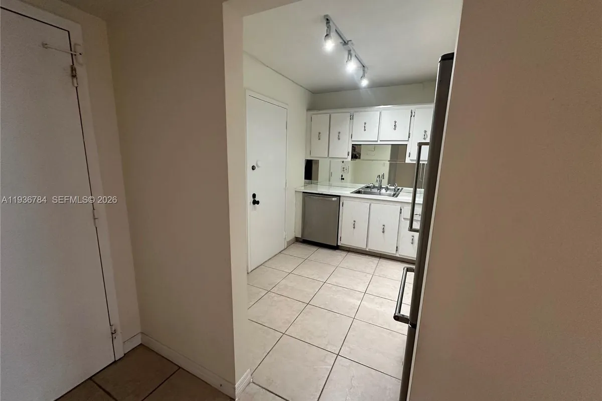 600 Three Islands Blvd # 1402, Hallandale Beach FL 33009