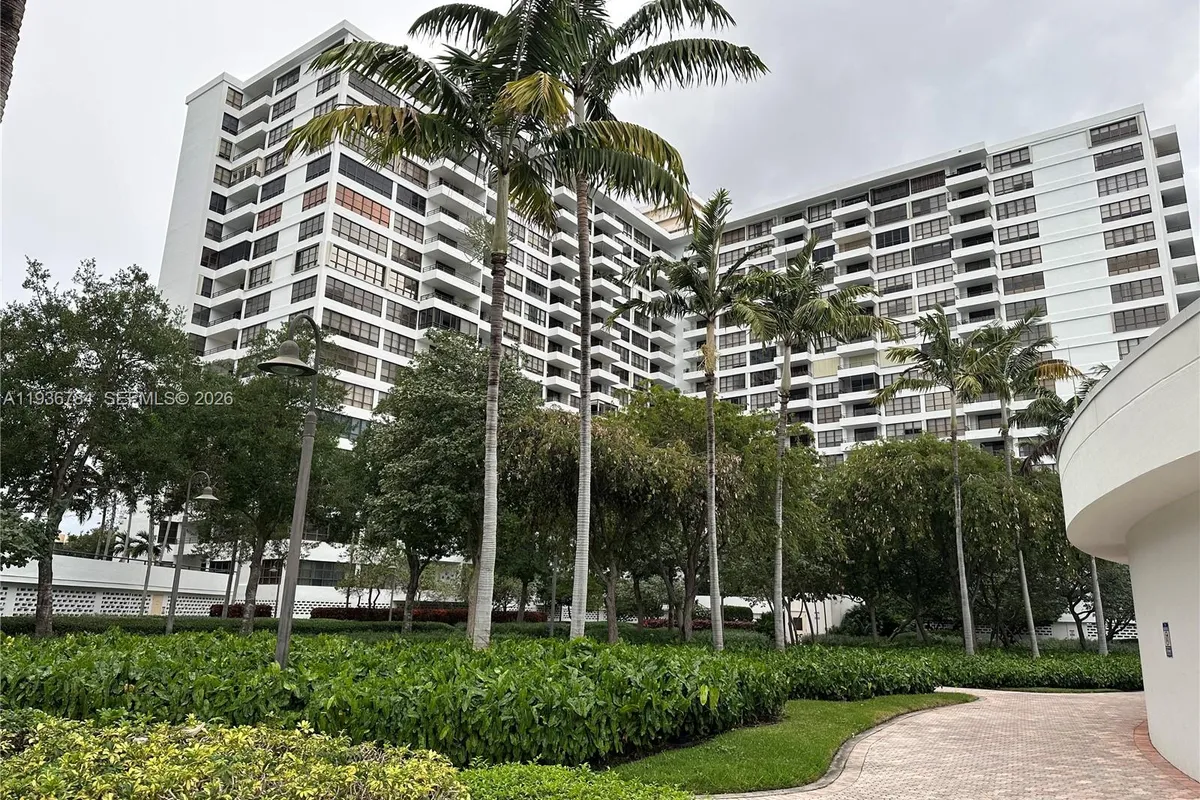 600 Three Islands Blvd # 1402, Hallandale Beach FL 33009