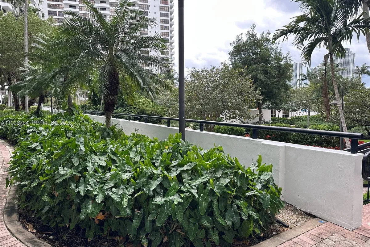 600 Three Islands Blvd # 1402, Hallandale Beach FL 33009