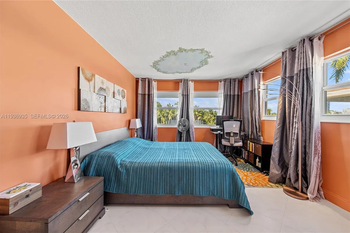 470 Paradise Isle Blvd # 310, Hallandale Beach FL 33009