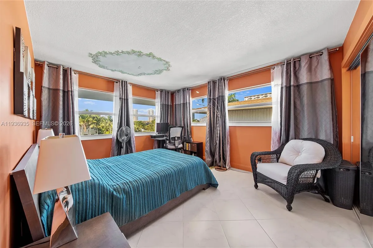 470 Paradise Isle Blvd # 310, Hallandale Beach FL 33009