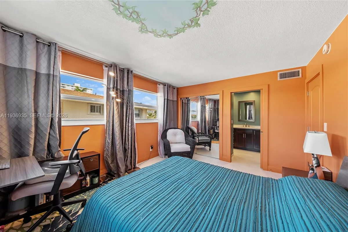 470 Paradise Isle Blvd # 310, Hallandale Beach FL 33009