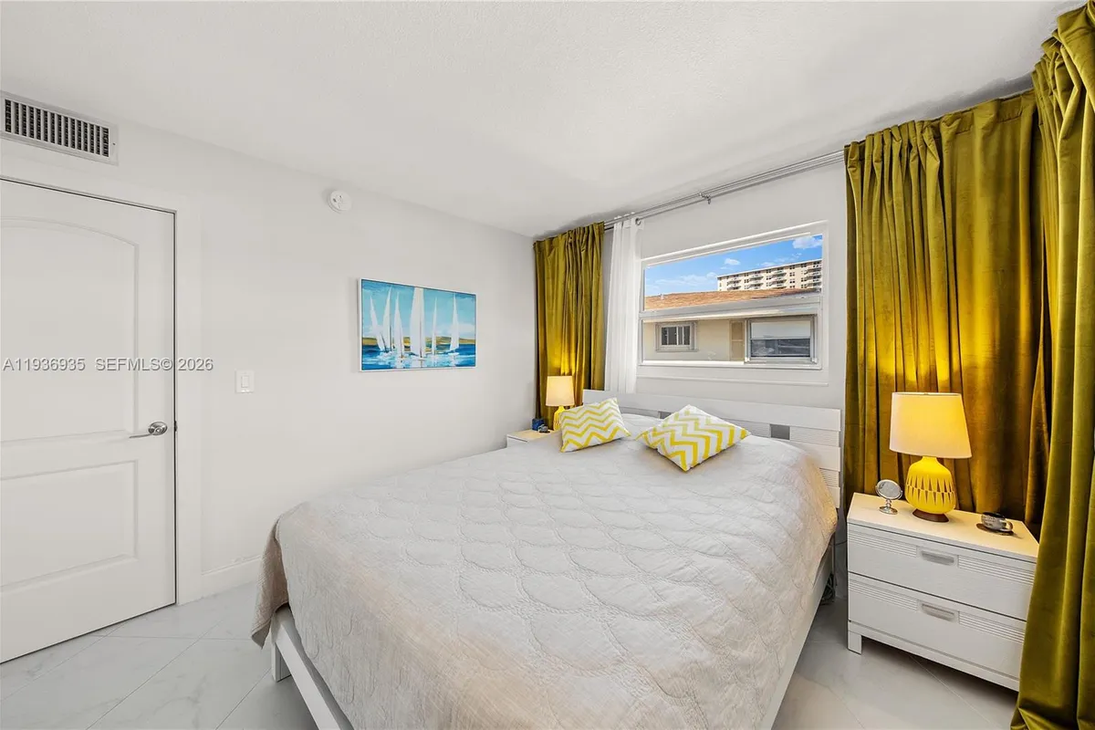 470 Paradise Isle Blvd # 310, Hallandale Beach FL 33009