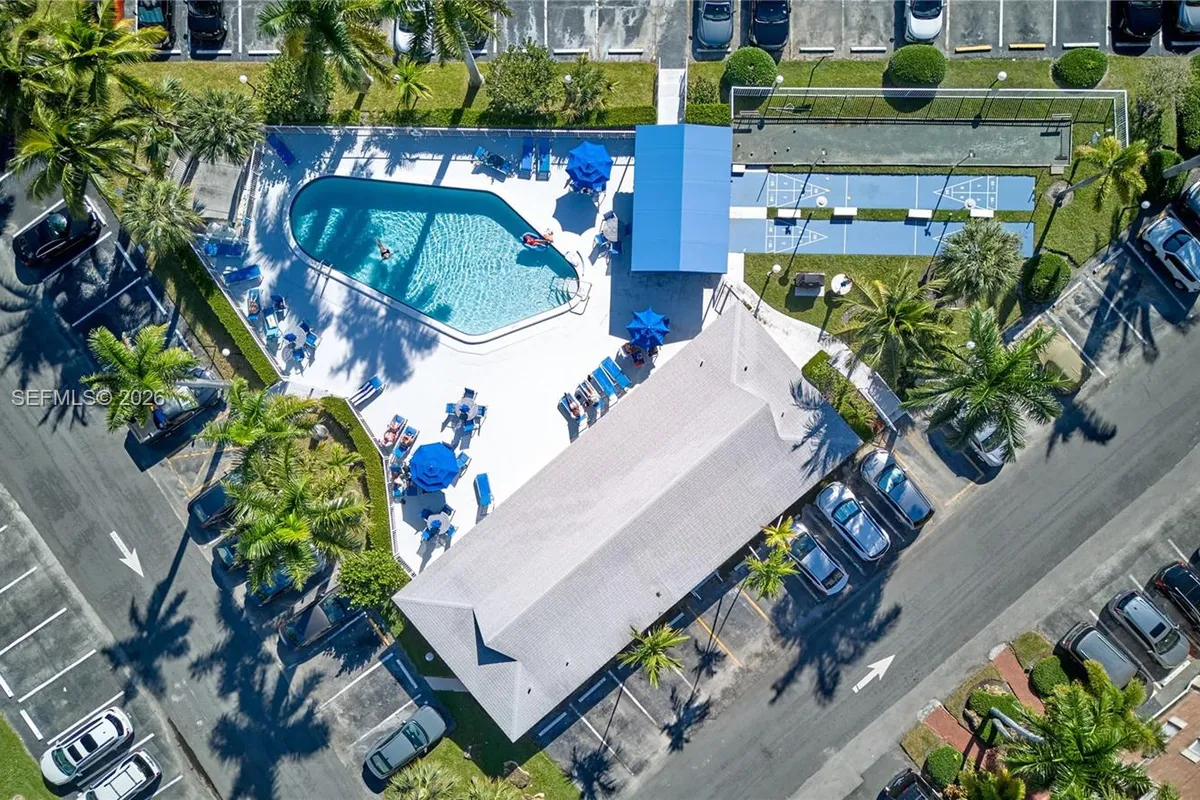 470 Paradise Isle Blvd # 310, Hallandale Beach FL 33009