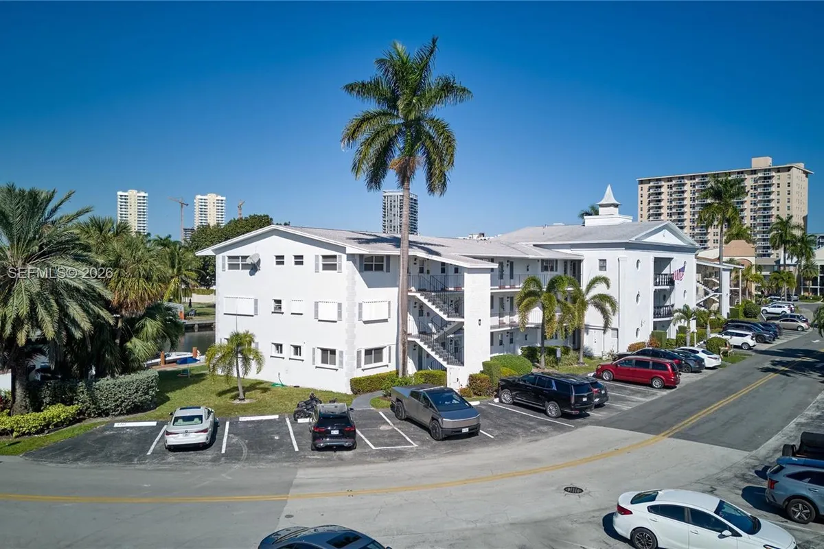 470 Paradise Isle Blvd # 310, Hallandale Beach FL 33009