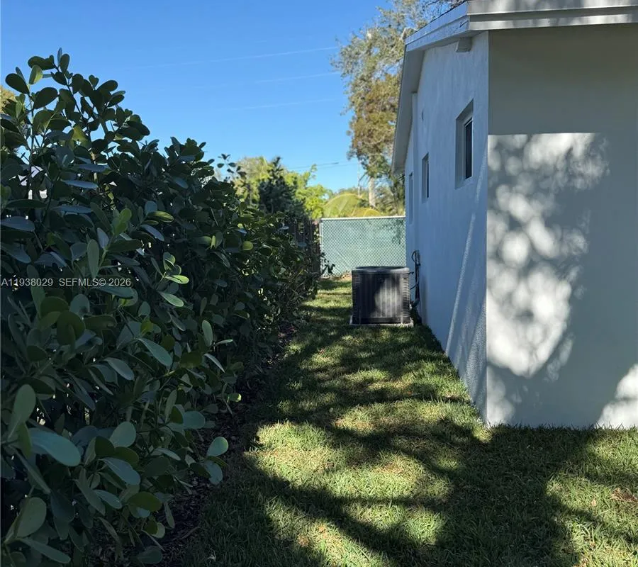 6091 SW 64th Ter, South Miami FL 33143