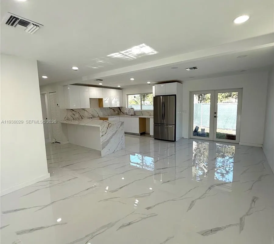 6091 SW 64th Ter, South Miami FL 33143