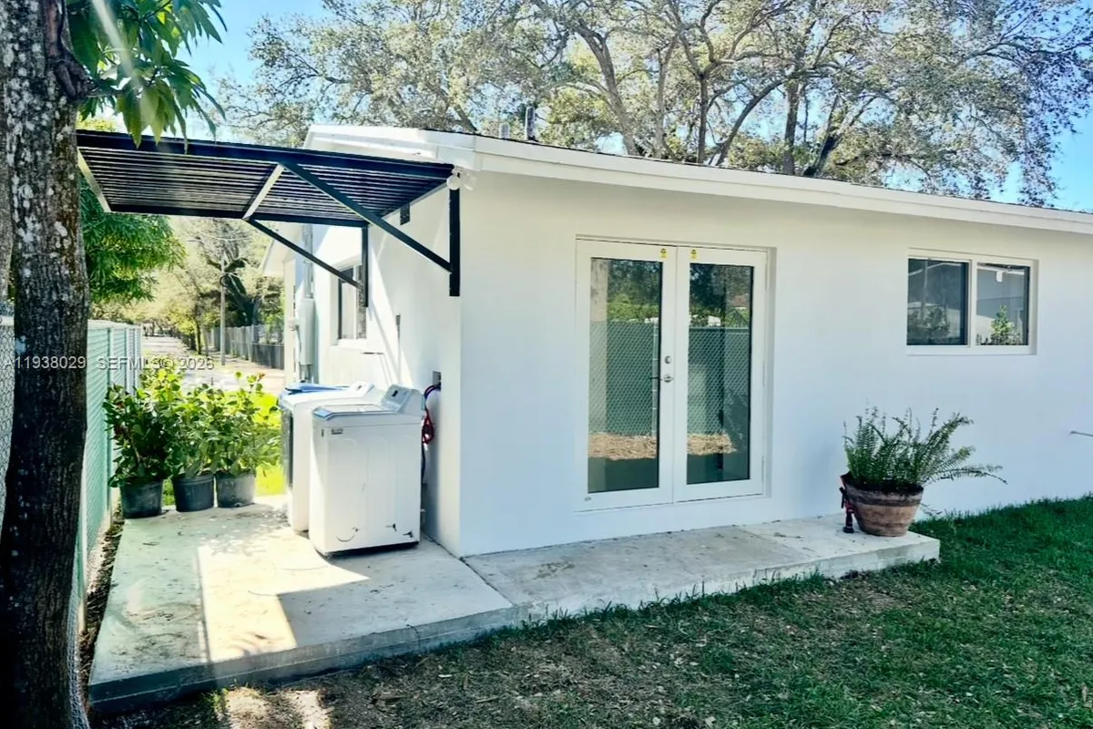 6091 SW 64th Ter, South Miami FL 33143