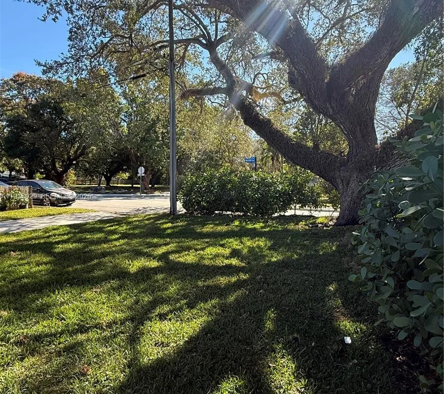 6091 SW 64th Ter, South Miami FL 33143