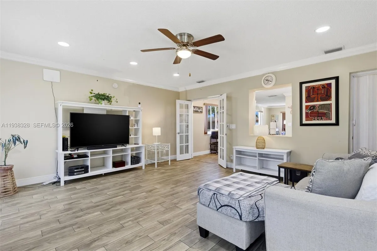 5723 NW 87th Ave, Tamarac FL 33321