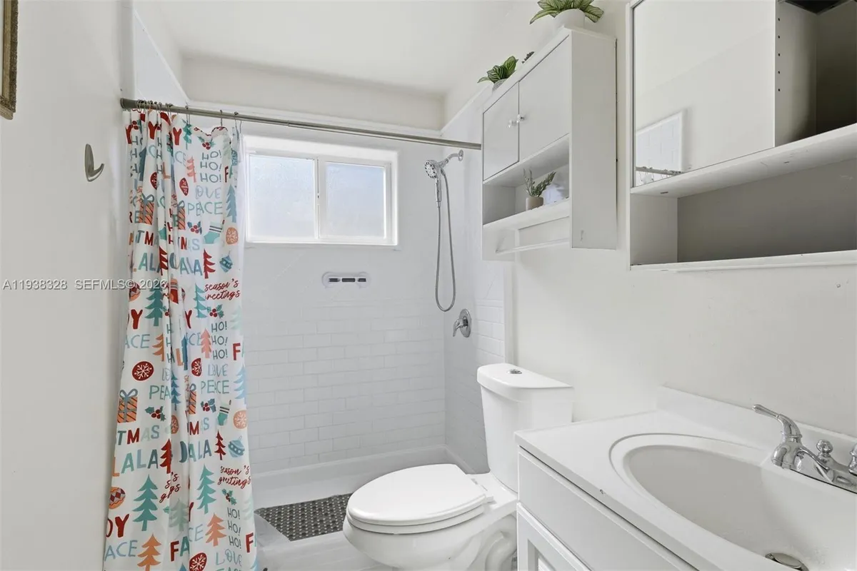 5723 NW 87th Ave, Tamarac FL 33321