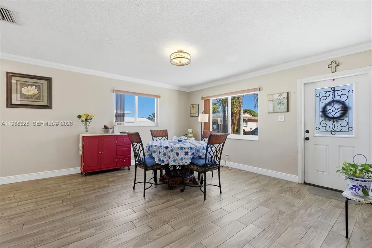 5723 NW 87th Ave, Tamarac FL 33321