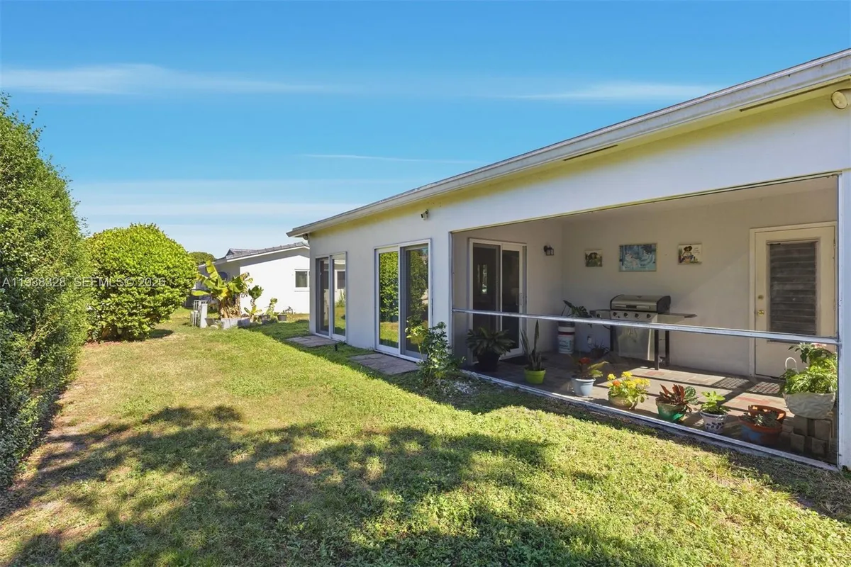 5723 NW 87th Ave, Tamarac FL 33321