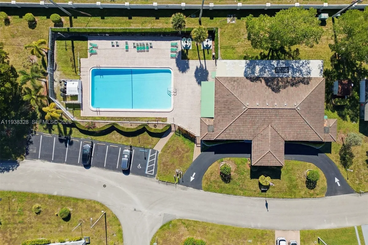 5723 NW 87th Ave, Tamarac FL 33321