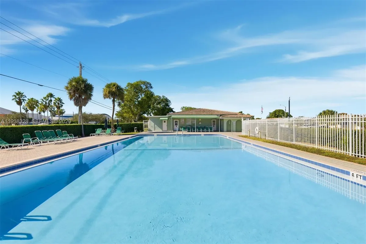 5723 NW 87th Ave, Tamarac FL 33321