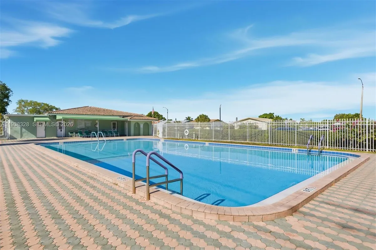 5723 NW 87th Ave, Tamarac FL 33321