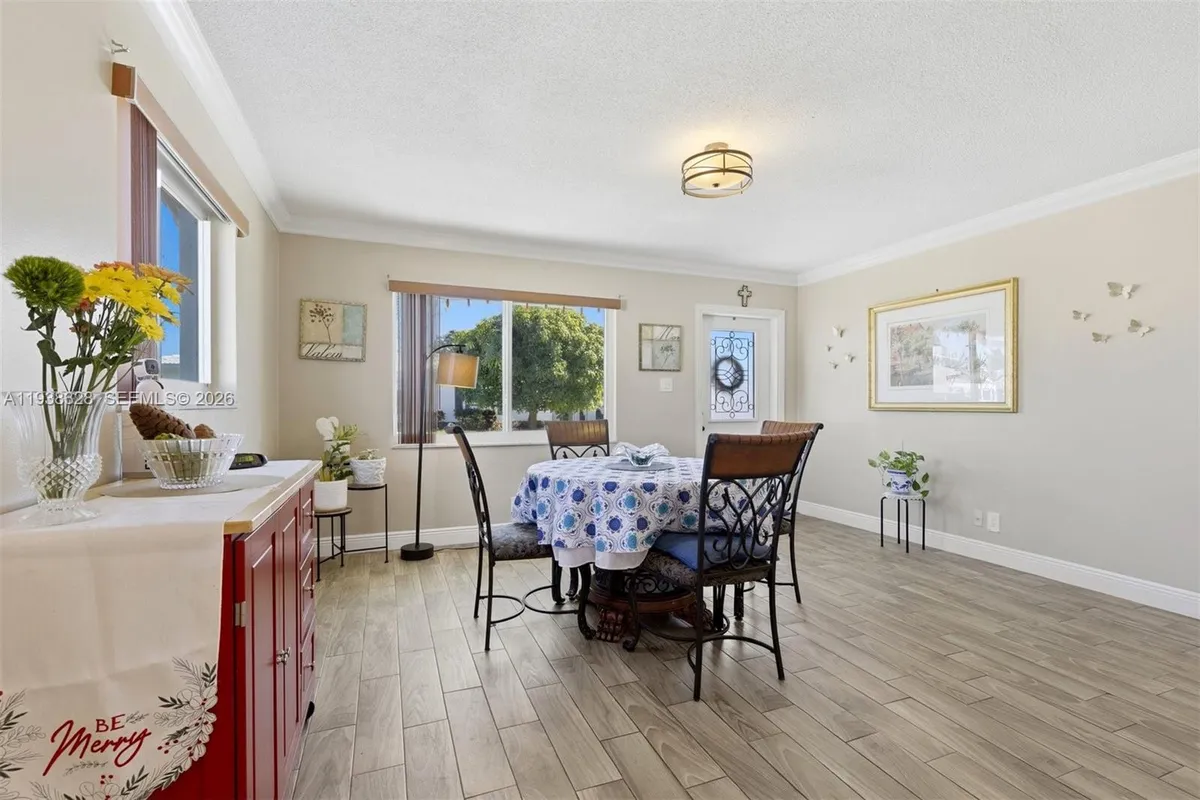 5723 NW 87th Ave, Tamarac FL 33321