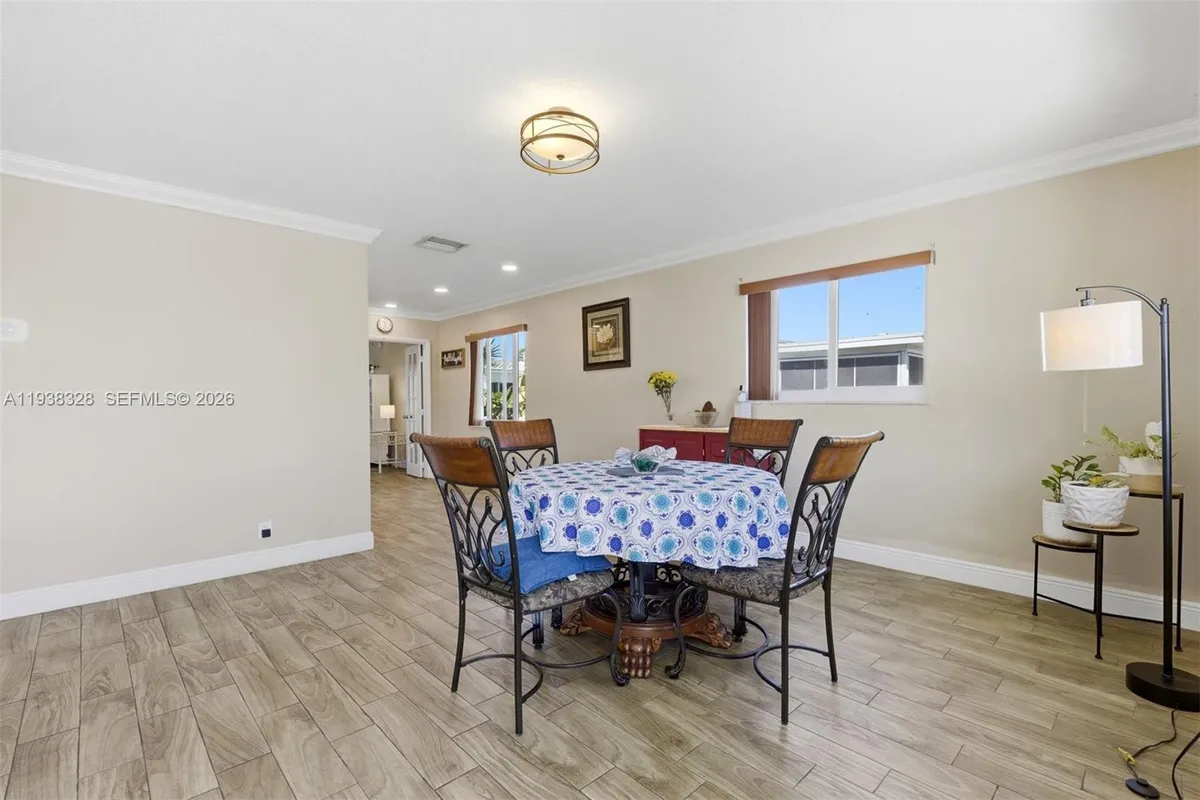 5723 NW 87th Ave, Tamarac FL 33321