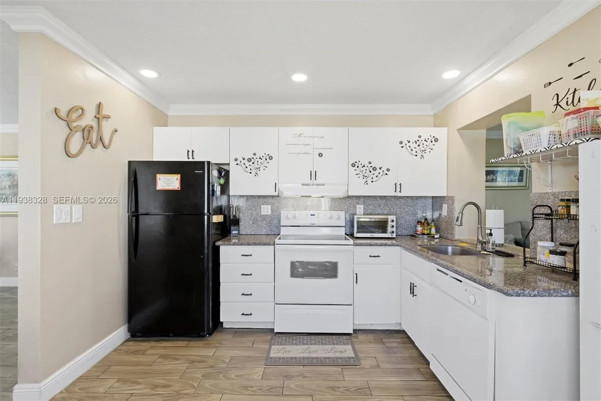 5723 NW 87th Ave, Tamarac FL 33321