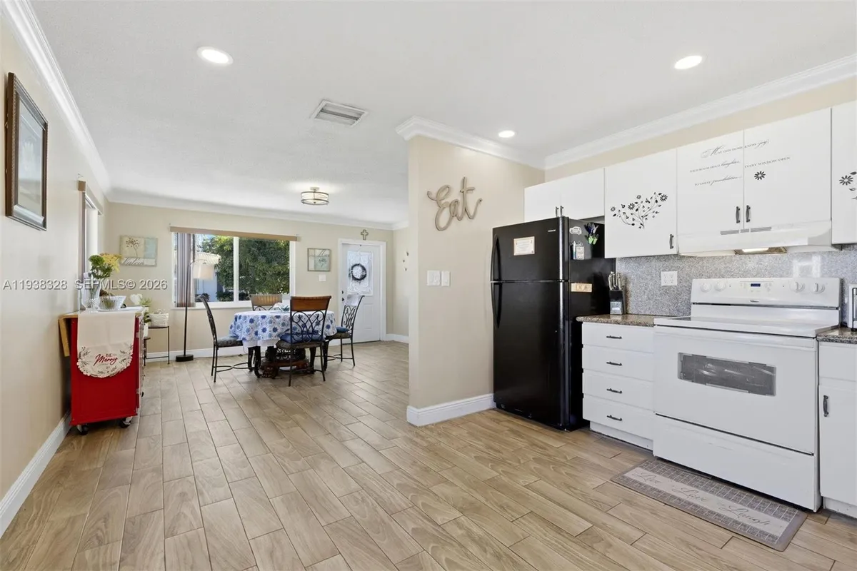 5723 NW 87th Ave, Tamarac FL 33321