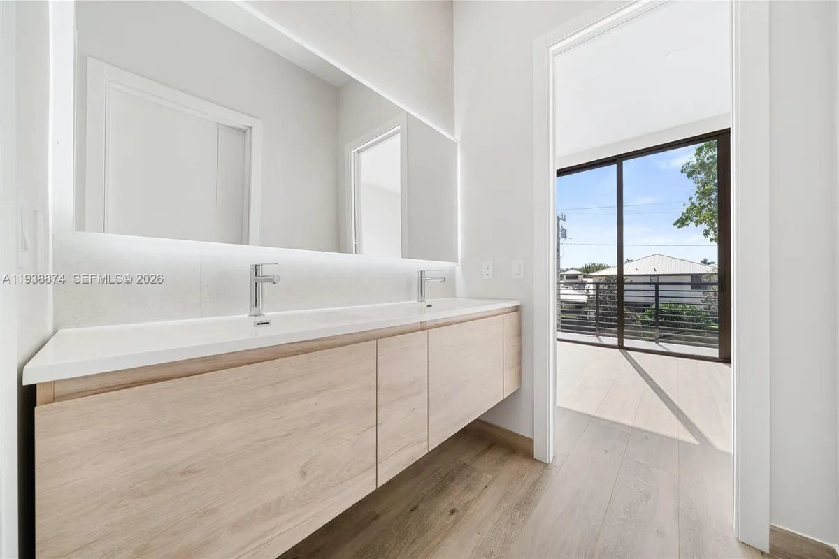 1117 SE 9th St, Fort Lauderdale FL 33316