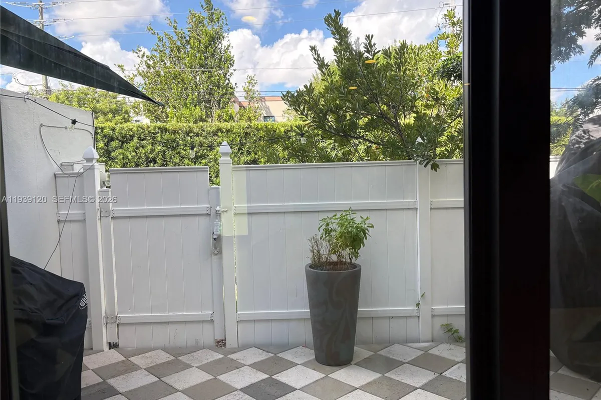 5555 SW Ludlam Rd # 105, South Miami FL 33155