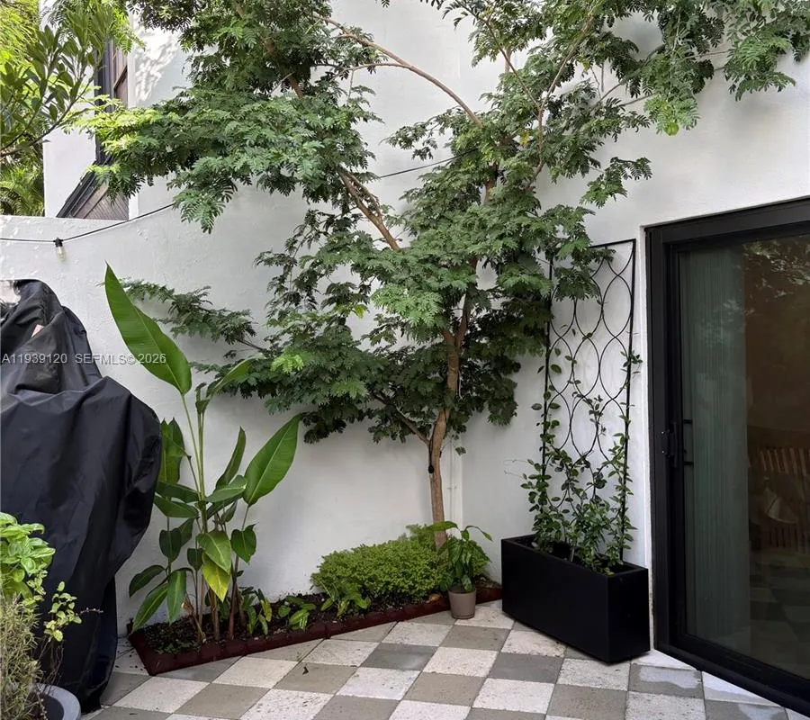 5555 SW Ludlam Rd # 105, South Miami FL 33155