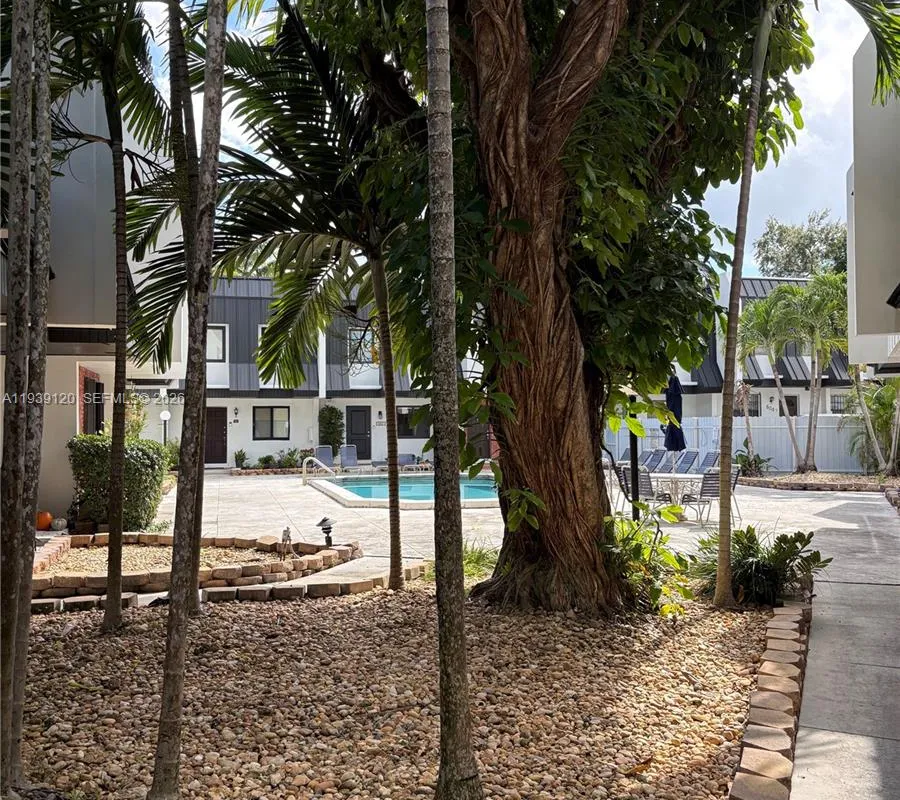 5555 SW Ludlam Rd # 105, South Miami FL 33155