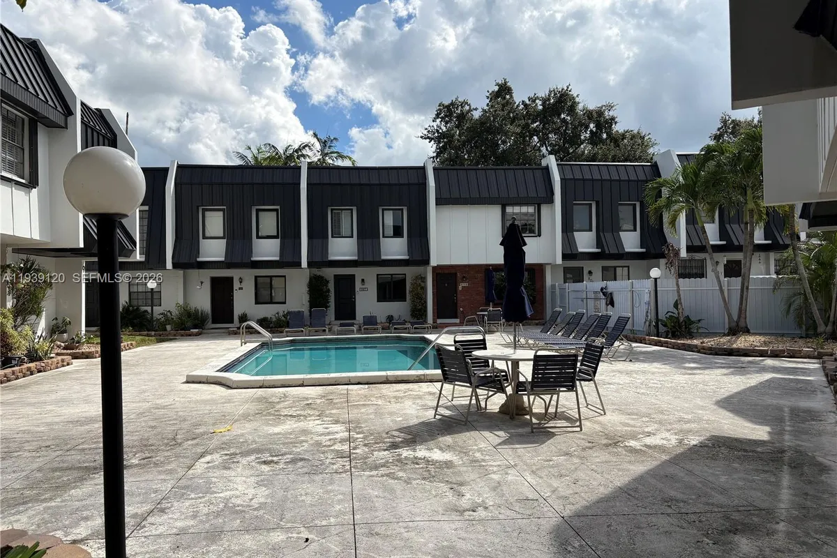 5555 SW Ludlam Rd # 105, South Miami FL 33155