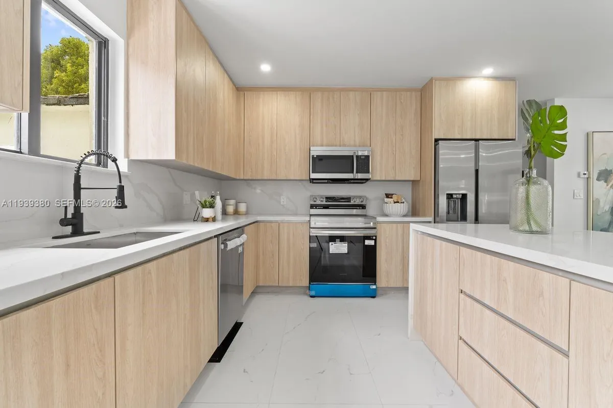 1741 SW 17th Ct, Miami FL 33145