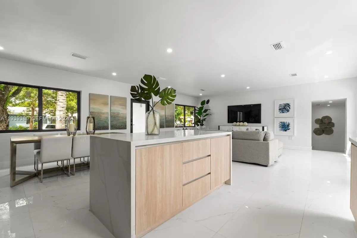 1741 SW 17th Ct, Miami FL 33145