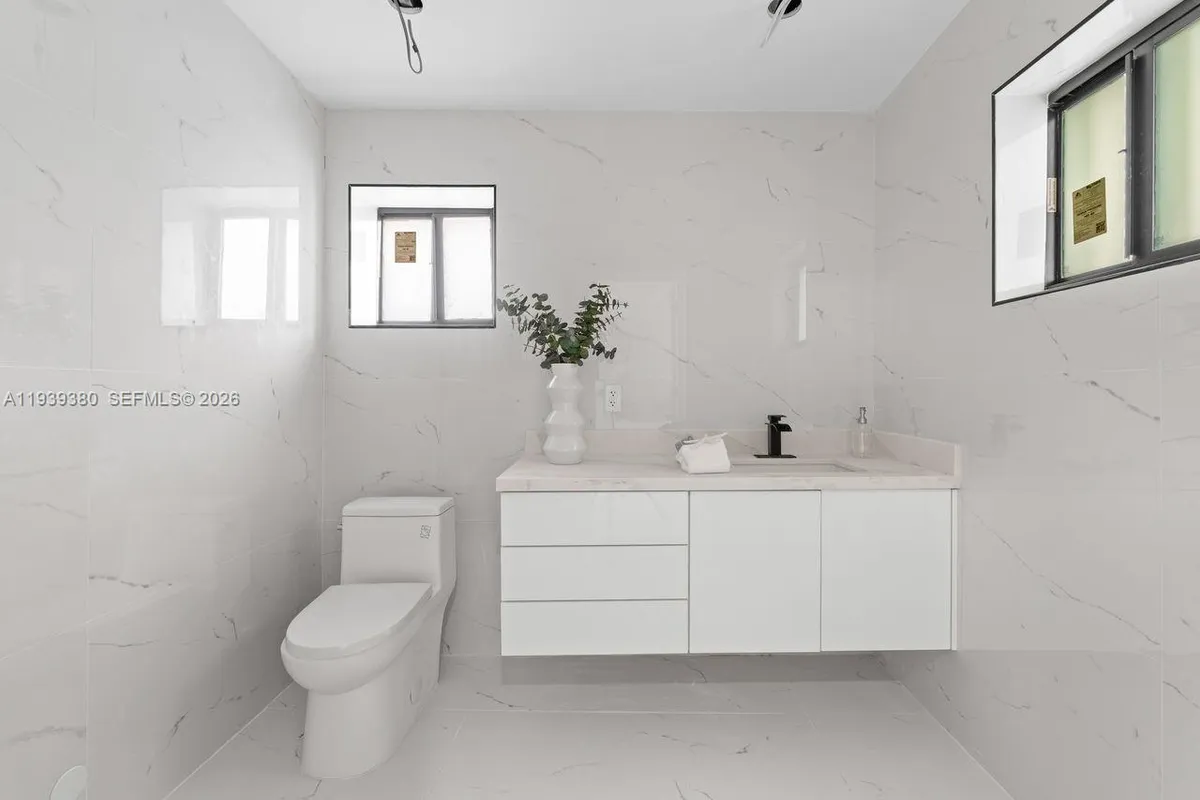 1741 SW 17th Ct, Miami FL 33145