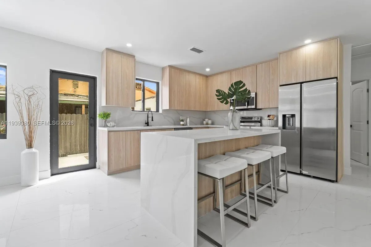 1741 SW 17th Ct, Miami FL 33145