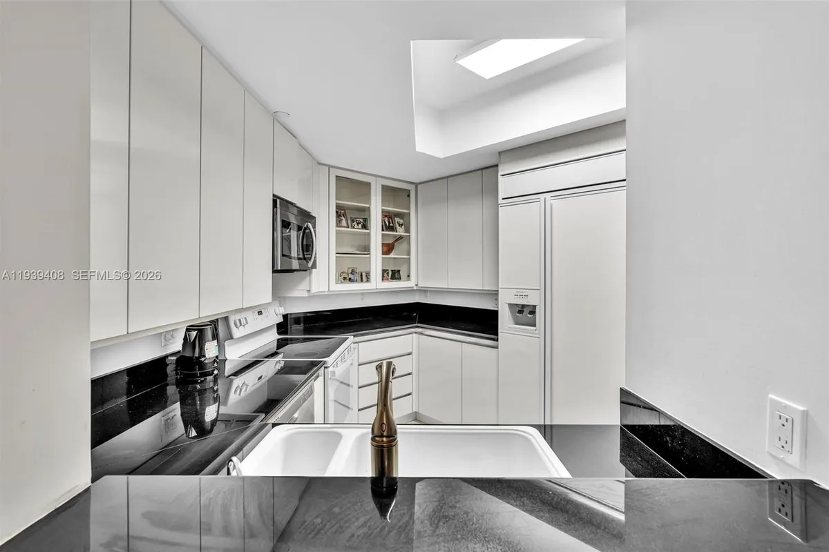 21050 Point Pl # 302, Aventura FL 33180