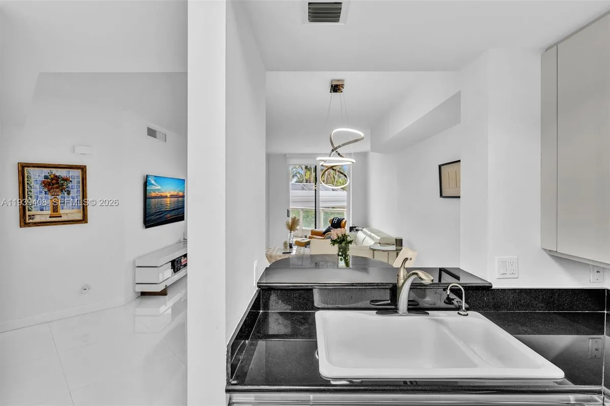 21050 Point Pl # 302, Aventura FL 33180