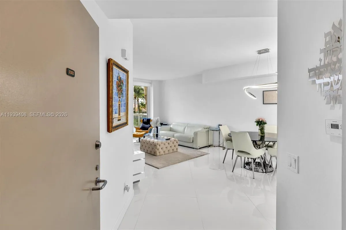 21050 Point Pl # 302, Aventura FL 33180