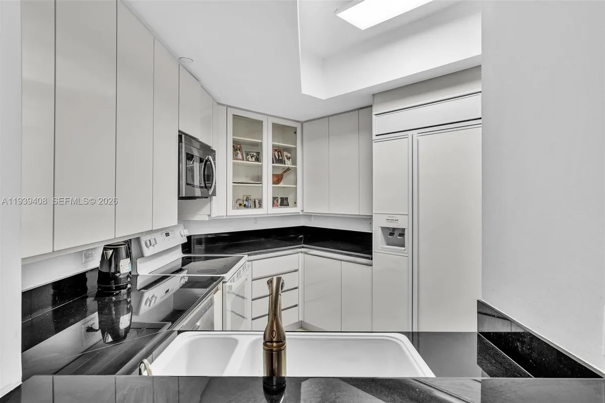 21050 Point Pl # 302, Aventura FL 33180