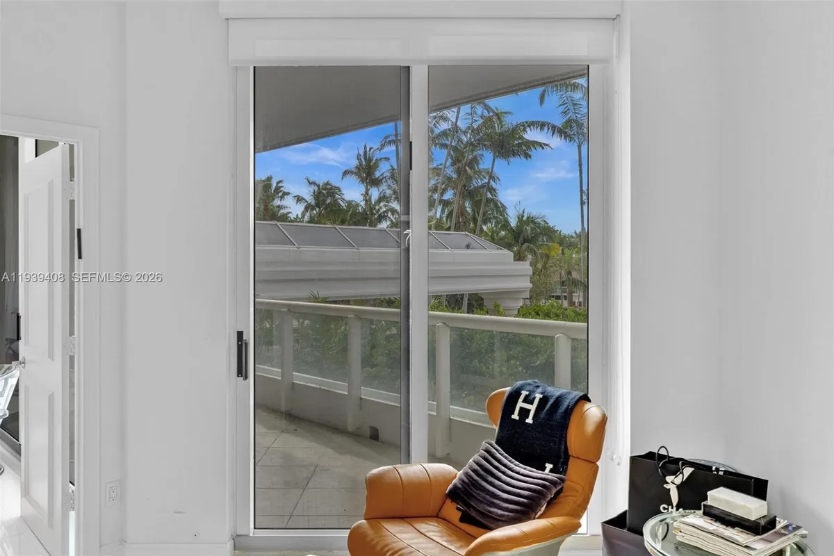 21050 Point Pl # 302, Aventura FL 33180