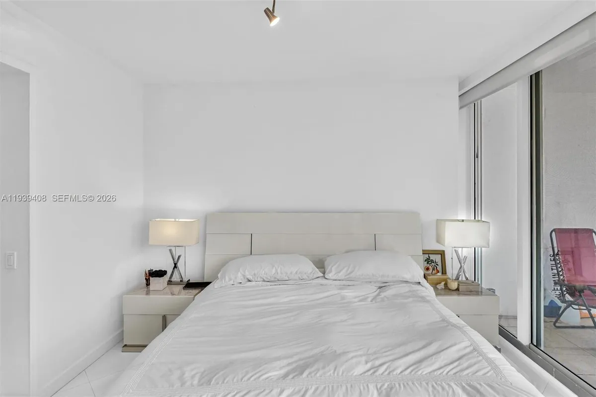 21050 Point Pl # 302, Aventura FL 33180