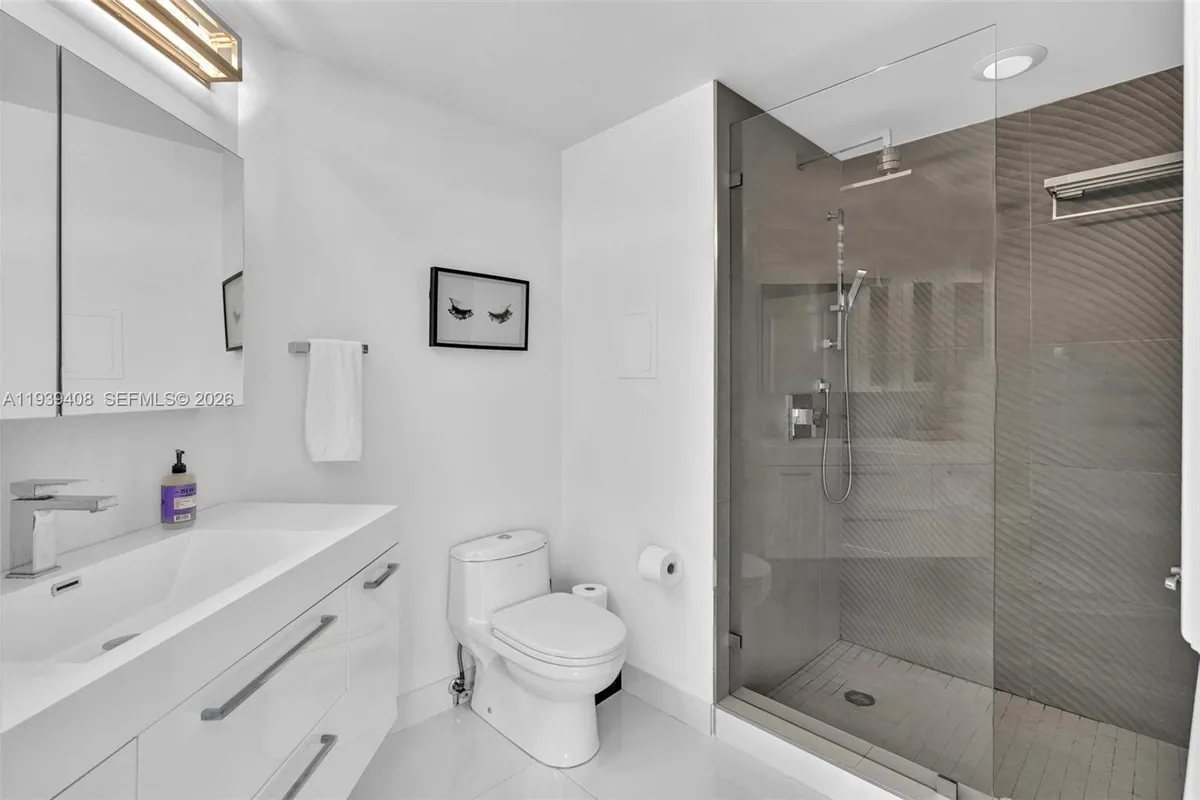 21050 Point Pl # 302, Aventura FL 33180