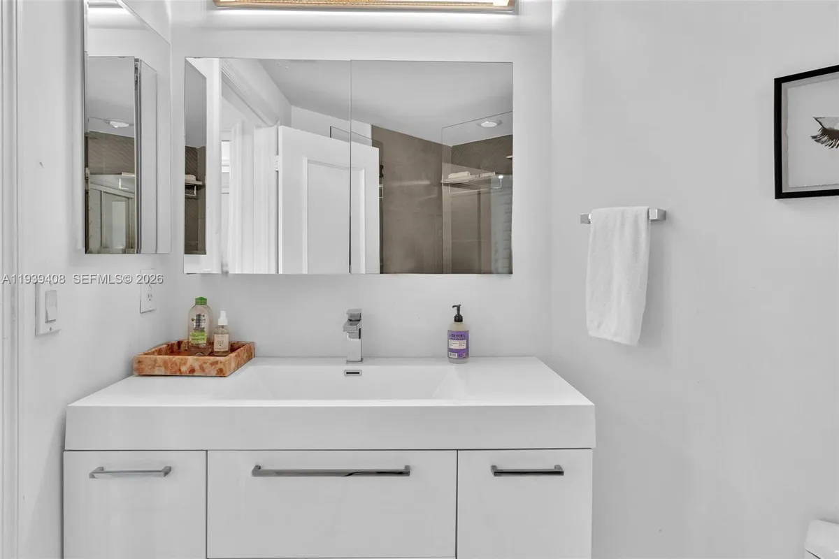 21050 Point Pl # 302, Aventura FL 33180