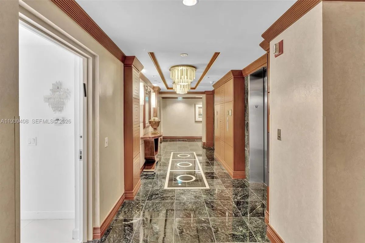 21050 Point Pl # 302, Aventura FL 33180