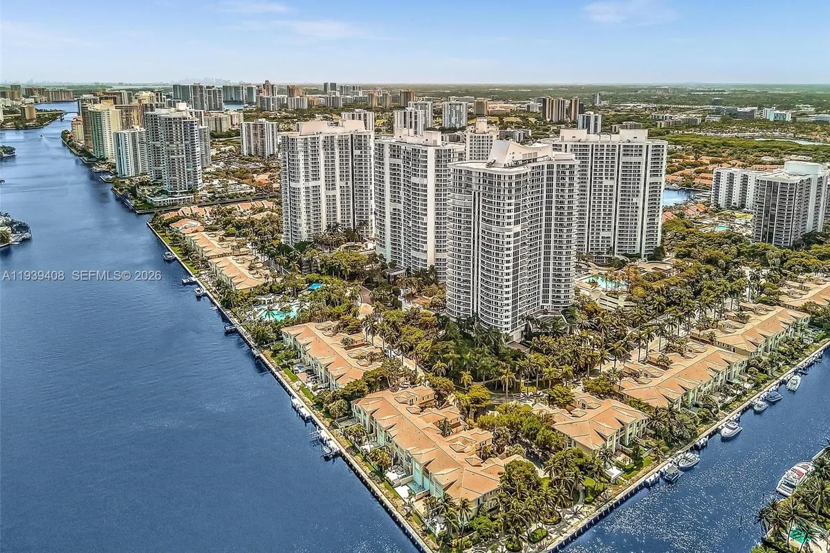 21050 Point Pl # 302, Aventura FL 33180
