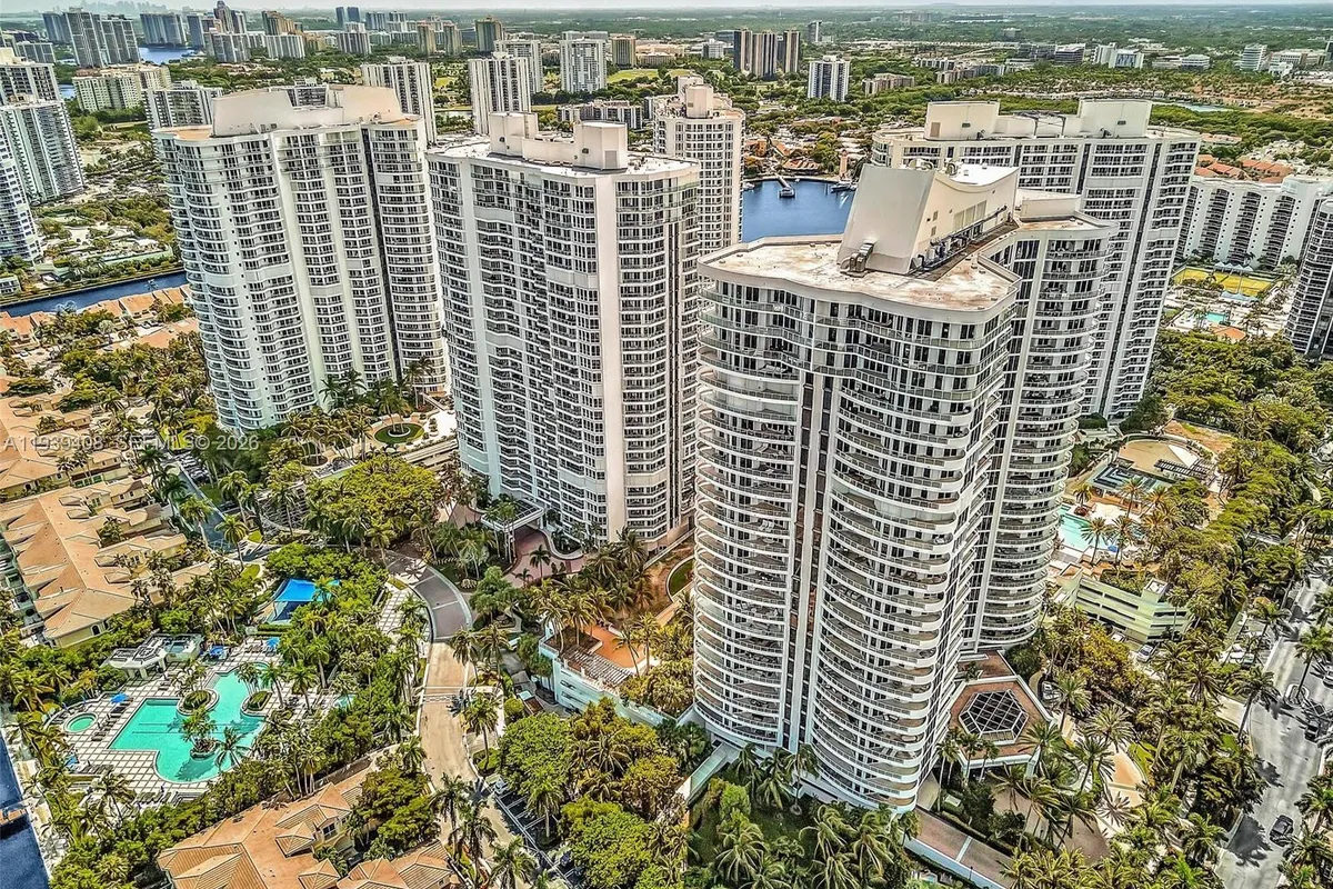 21050 Point Pl # 302, Aventura FL 33180