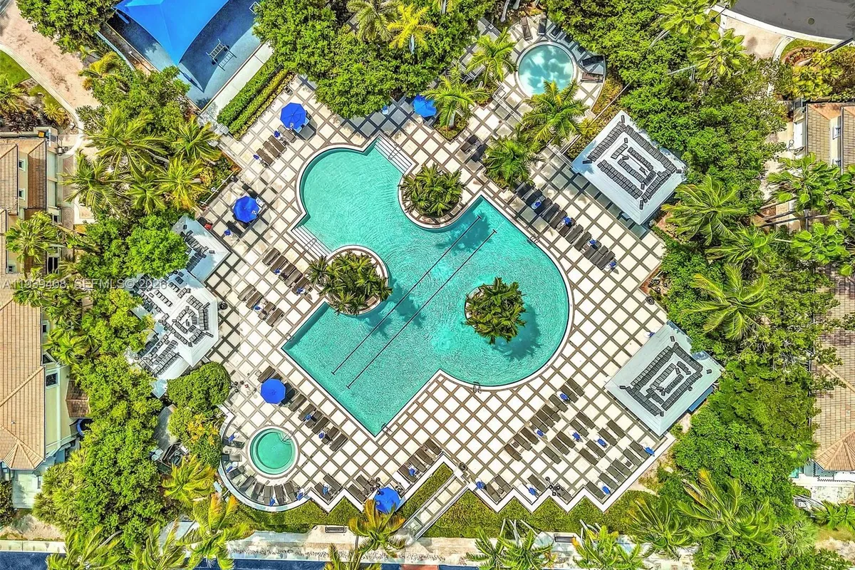 21050 Point Pl # 302, Aventura FL 33180