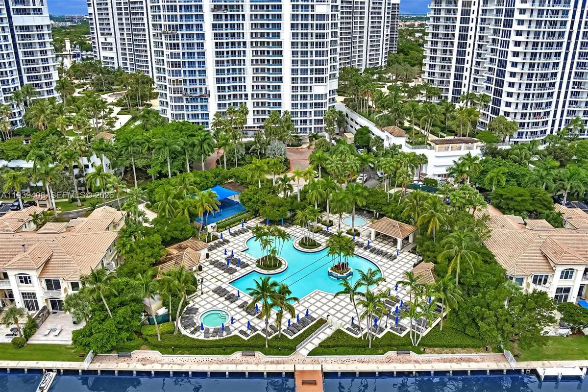 21050 Point Pl # 302, Aventura FL 33180