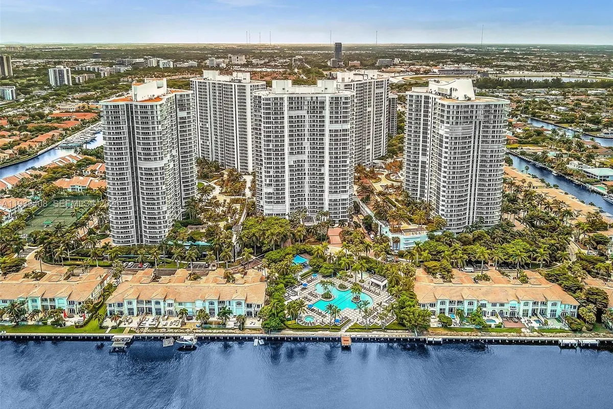 21050 Point Pl # 302, Aventura FL 33180