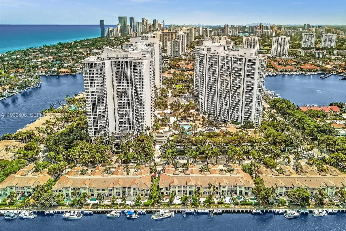 21050 Point Pl # 302, Aventura FL 33180